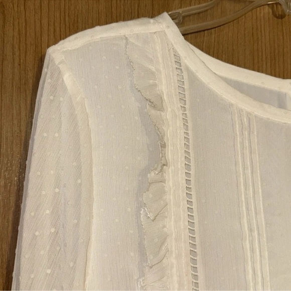 LOFT Cream Ruffle Relaxed Fit size large - Picture 5 of 7